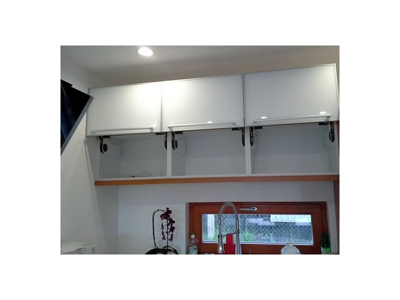 kuhinja v kombinaciji stekla