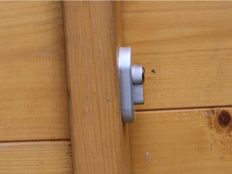 drsna vrata s ključavnico