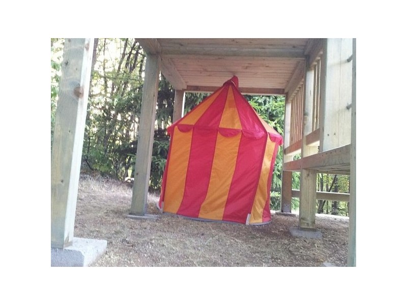 šotor pod hiško
